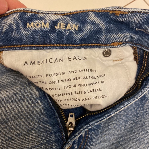 American eagle mom jean - size 0 regular/stretch - Picture 8 of 8